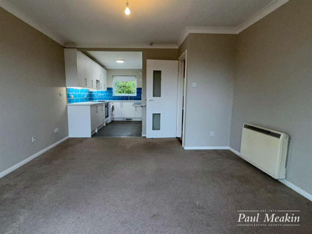 2 bedroom flat to rent - Photo 2