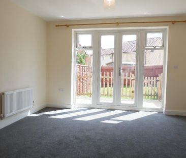 2 bedroom end of terrace house to rent - Photo 1