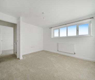 4 bedroom end of terrace house to rent - Photo 3