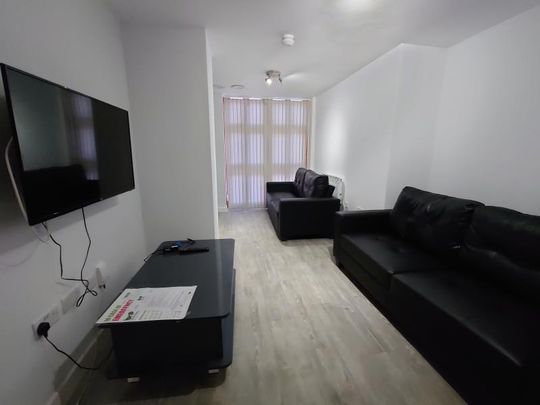 5 bedroom flat share to rent - Photo 1