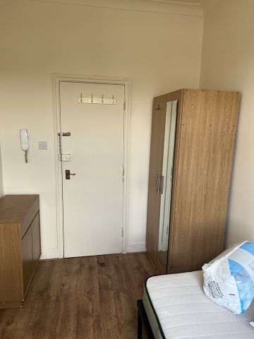 Room in a Shared House, Pembridge Road, W11 - Photo 2