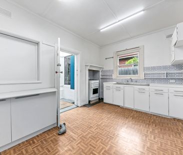 74 Henry Street, Windsor VIC 3181 - House For Rent | Domain - Photo 5