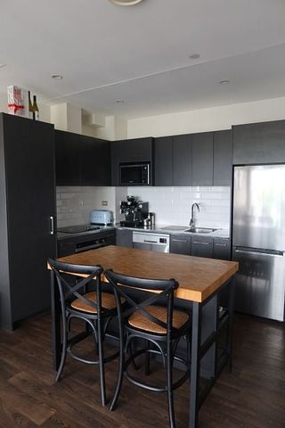 Stylish Furnished Harbour-View Apartment – Lock Up - Photo 4