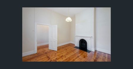 Character Cottage Living in a Prime Stepney Location - Photo 2