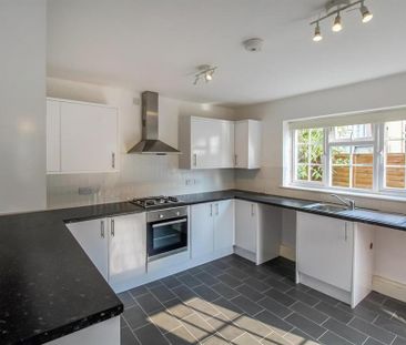 3 bedroom detached house to rent - Photo 3