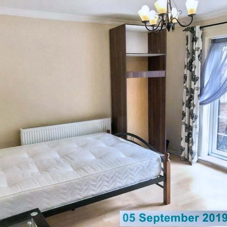 4 bedroom terraced house to rent - Photo 1