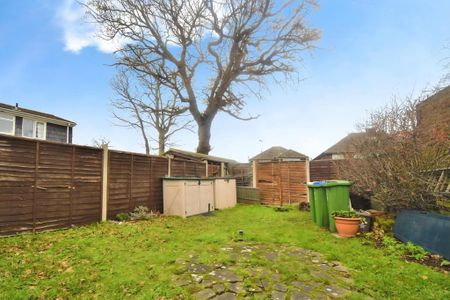 2 bedroom maisonette to rent - Photo 4