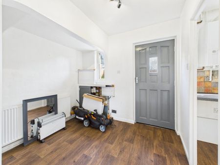 3 bedroom House To Let - Photo 2