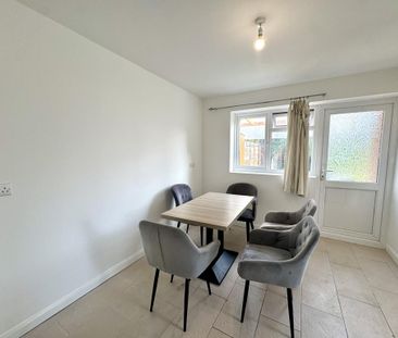 4 bedroom semi-detached house to rent - Photo 3
