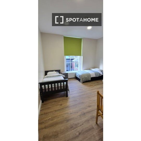 Bed in shared room in a residence for rent in Dublin - Photo 1