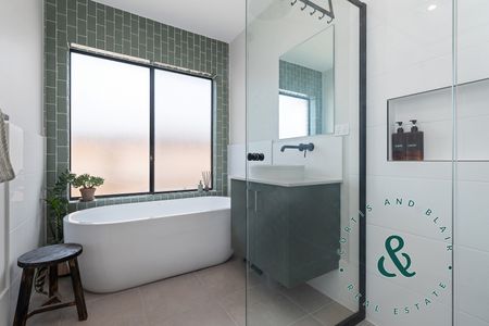 6 Berry Rd, Medowie NSW 2318 - House For Rent | Domain - Photo 5