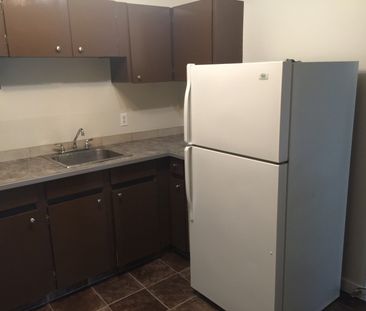 1 BEDROOM ON THE 3RD FLOOR!! DOWNTOWN RED DEER!! - Photo 2