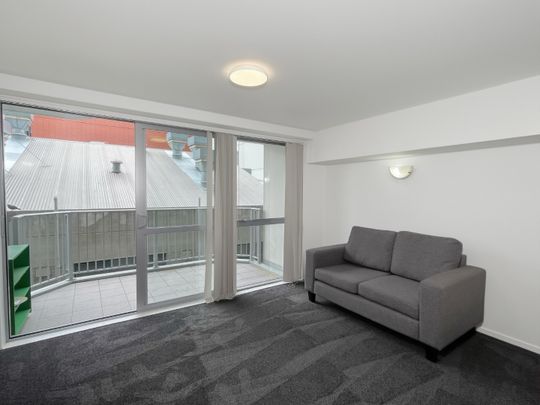 Cozy one bedroom Hobson St apartment - Photo 1