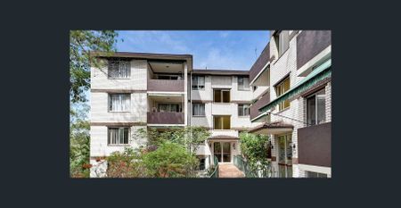 Bright & Spacious Two-Bedroom Apartment in Prime Epping Location - Photo 2