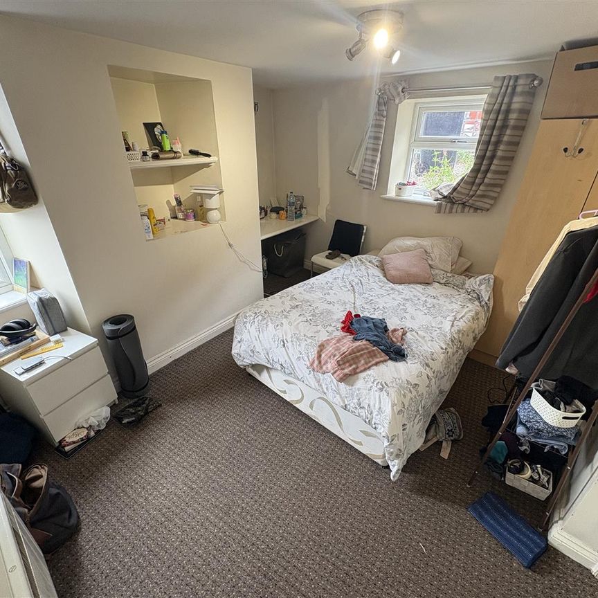 Wetherby Grove, Burley, LS4 2JH, Leeds - Photo 1