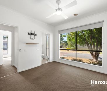 Lakeside Living in a Sought-After Pakenham Estate - Photo 5