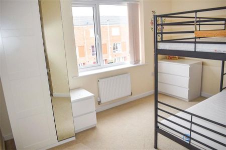 4 bedroom terraced house to rent - Photo 3