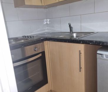 Studio Flat, West India Dock Road, E14 - Photo 2