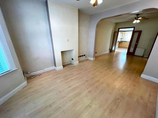 4 bedroom semi-detached house to rent - Photo 1
