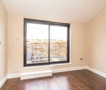 3 bed Terraced House for rent - Photo 3