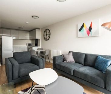 2 bedroom flat to rent - Photo 2