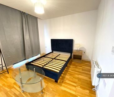 Studio to rent - Photo 1