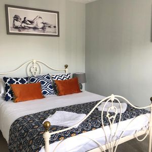 2 bedroom end of terrace house to rent - Photo 2