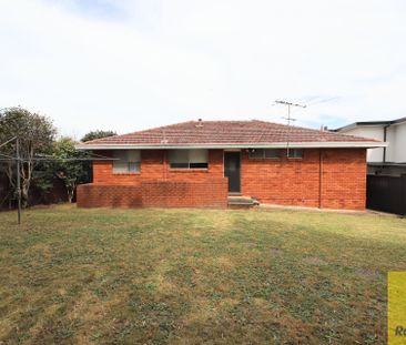 Three Bedroom Family home - Photo 2