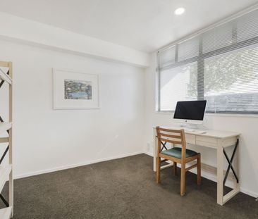 Move-in ready + 2 min walk to Ponsonby Road - Photo 6