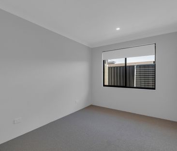 Five Bedroom Home in Madora Bay - Photo 6