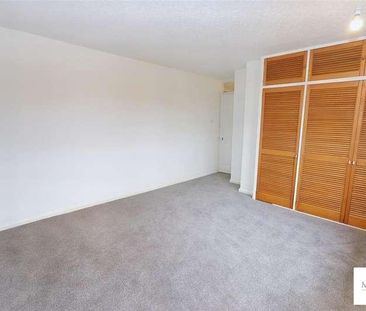 Lower Swaines, Epping, CM16 - Photo 2