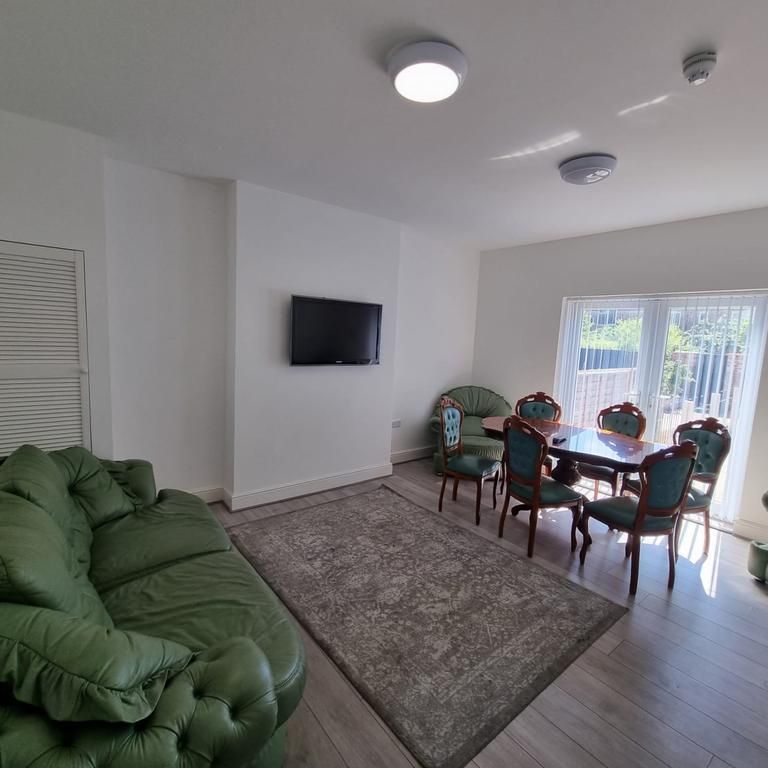 9 bedroom terraced house to rent - Photo 1