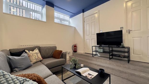 6 bedroom house to rent - Photo 1