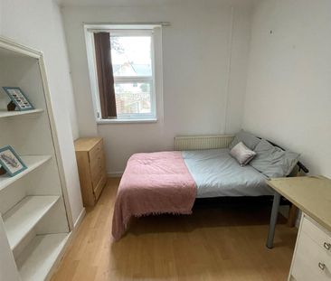 Mackintosh Place, Cardiff - Photo 3