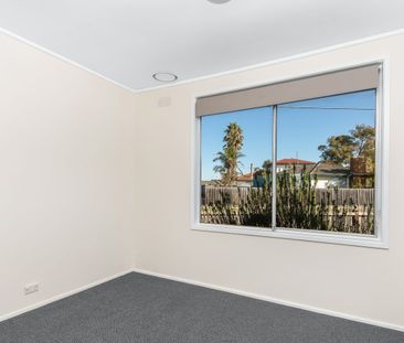 Conveniently located, neat as a pin. - Photo 2