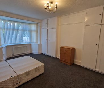 2 bed flat to rent in St Albans Crescent, Heaton - Photo 3