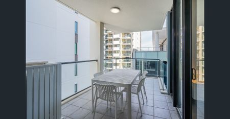 Furnished Apartment In The City! - Photo 5