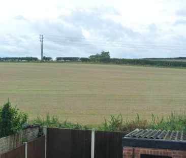 3 bedroom semi-detached house to rent - Photo 6