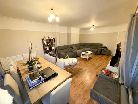 2 bedroom semi-detached bungalow to rent - Photo 4