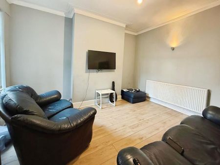 4 bedroom terraced house to rent - Photo 2