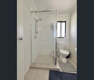 Beautiful and Spacious 3 Bedroom Townhouse - Photo 5