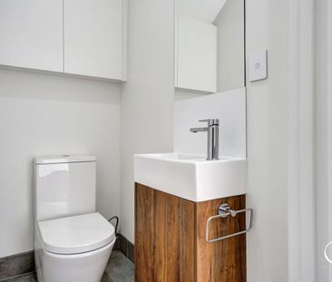 Brand new low maintenance modern living - Photo 1