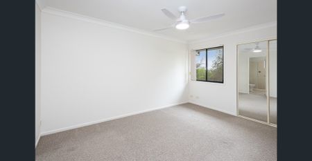 Neat & Tidy Townhouse - freshly Painted, new blinds & curtains & ready to move into! - Photo 3
