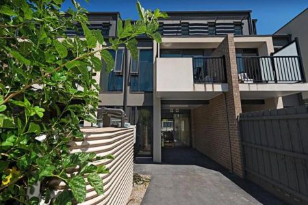 Brunswick Living at It's Finest! - Photo 5