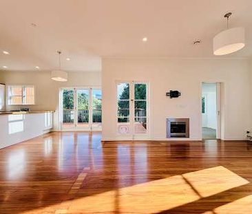 Newly Renovated Standalone Home - Space, Comfort & Convenience! - Photo 1