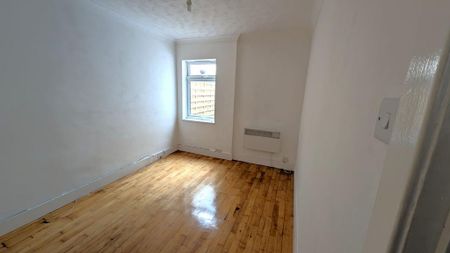 1 bedroom ground floor flat to rent - Photo 2