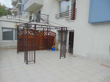 Apartament 1 camera decomandata,40 mp, terasa 56 mp, parcare, garaj, zona Hasdeu - Photo 2