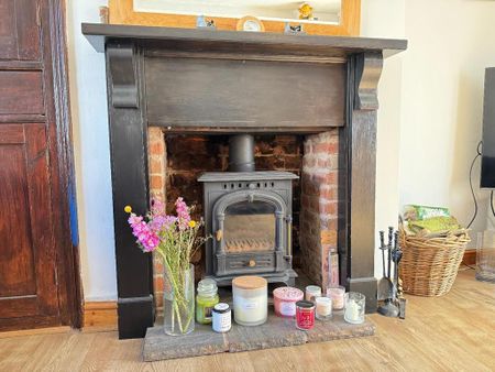 3 bedroom semi-detached house to rent - Photo 3
