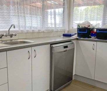 Massey- Three bedroom house - Photo 2