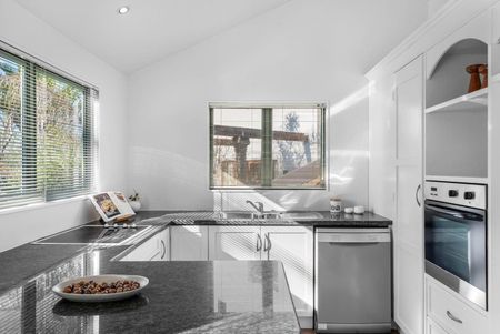 12C Silverton Avenue, Wai O Taiki Bay, Auckland - Photo 2